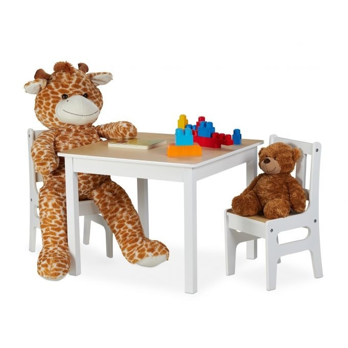 Mesa infantil con 2 sillas