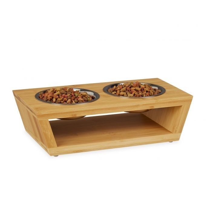 Tigelas de comida em posição