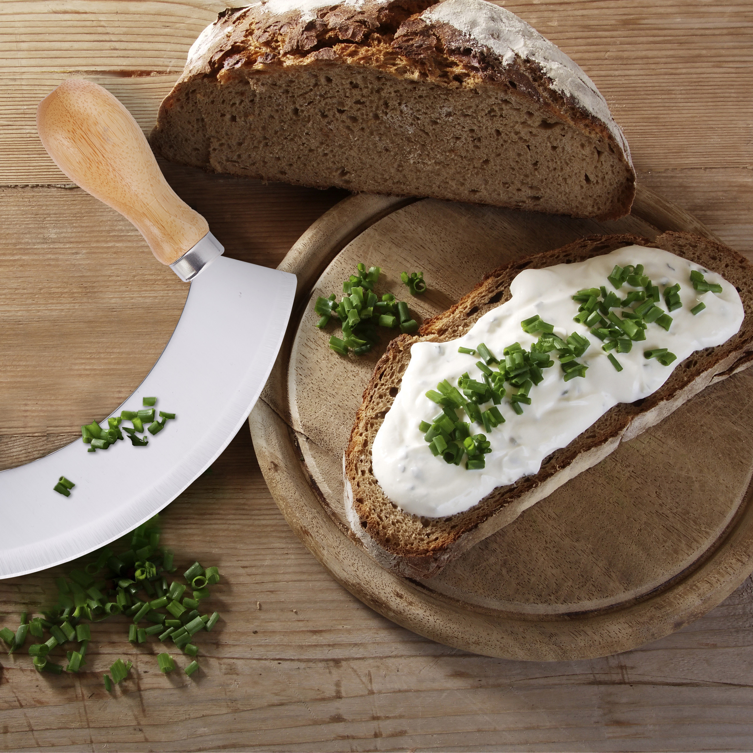 Single-edged cradle knife with board