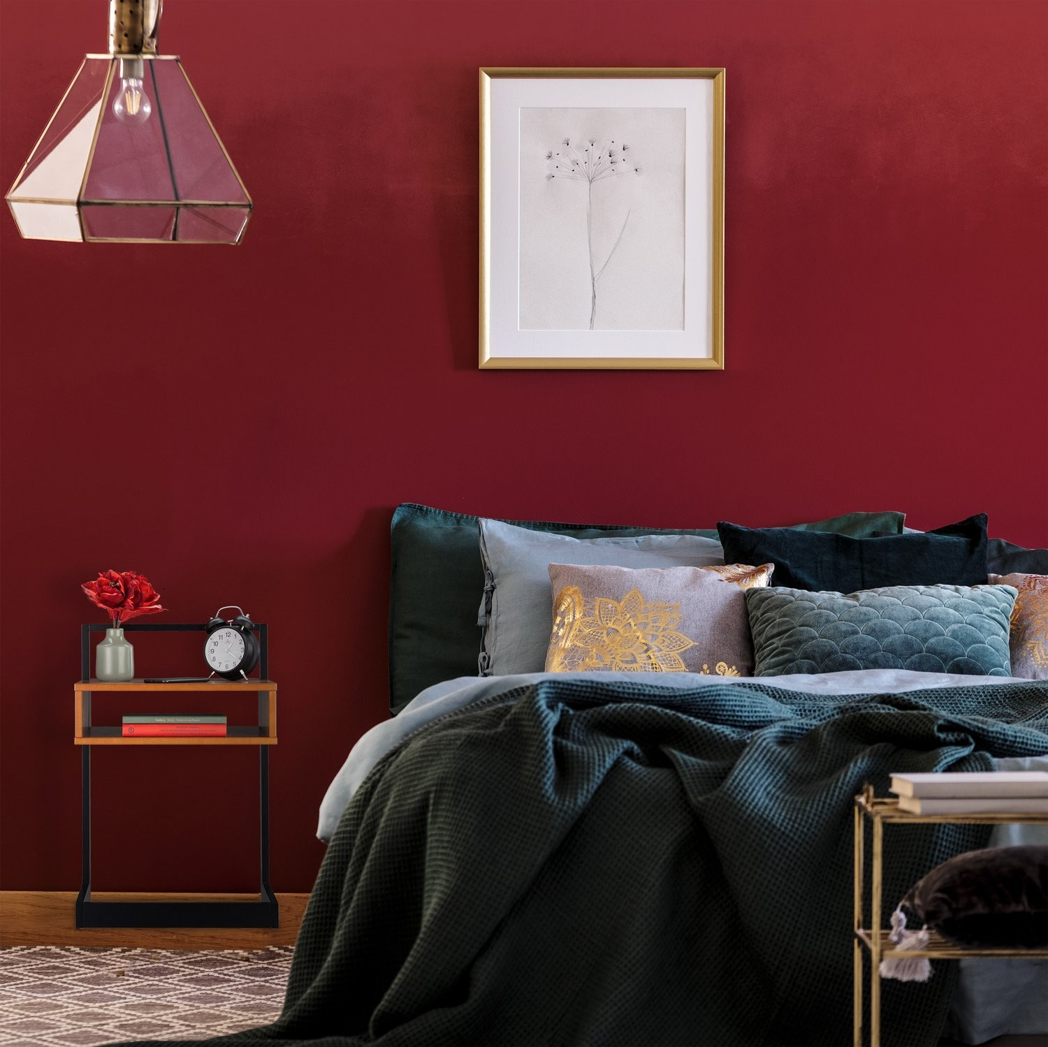 Table d'appoint aspect noyer avec compartiment