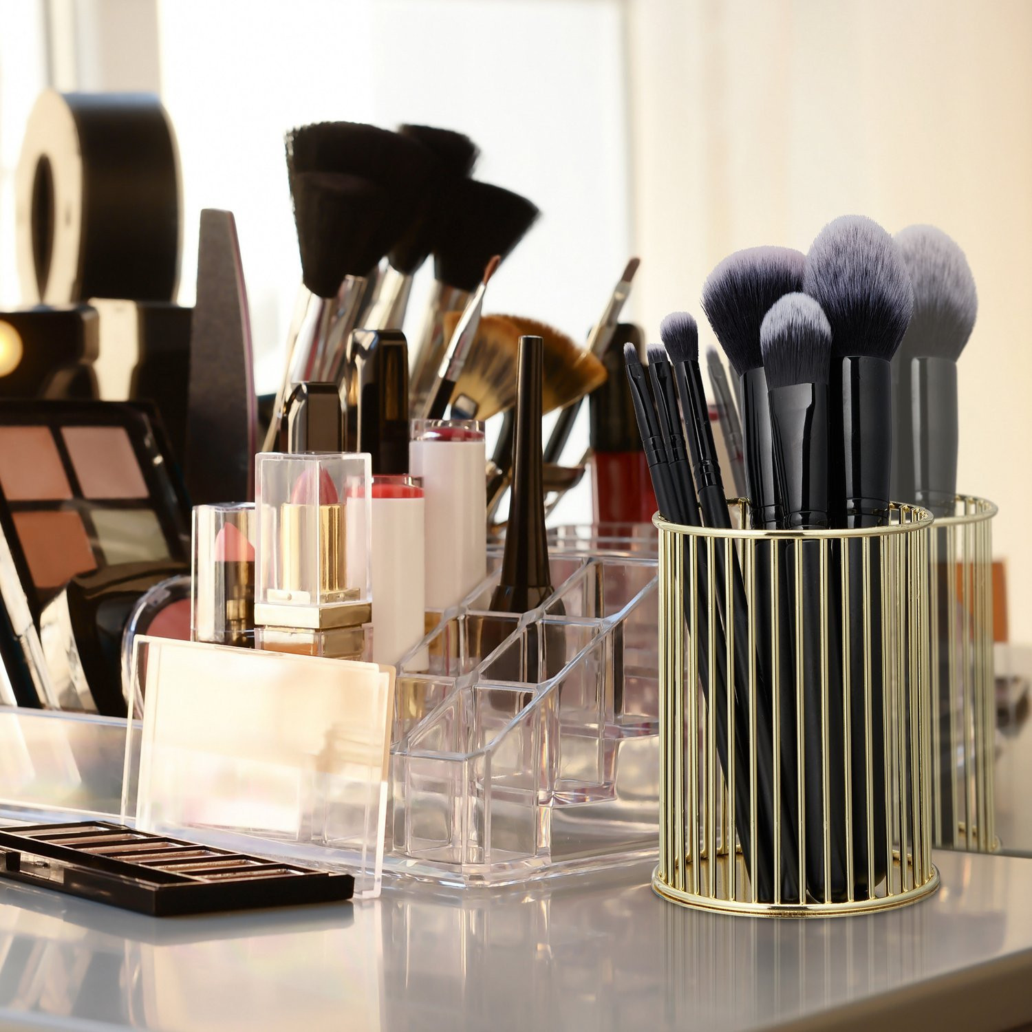 Supporto moderno per pennelli da trucco