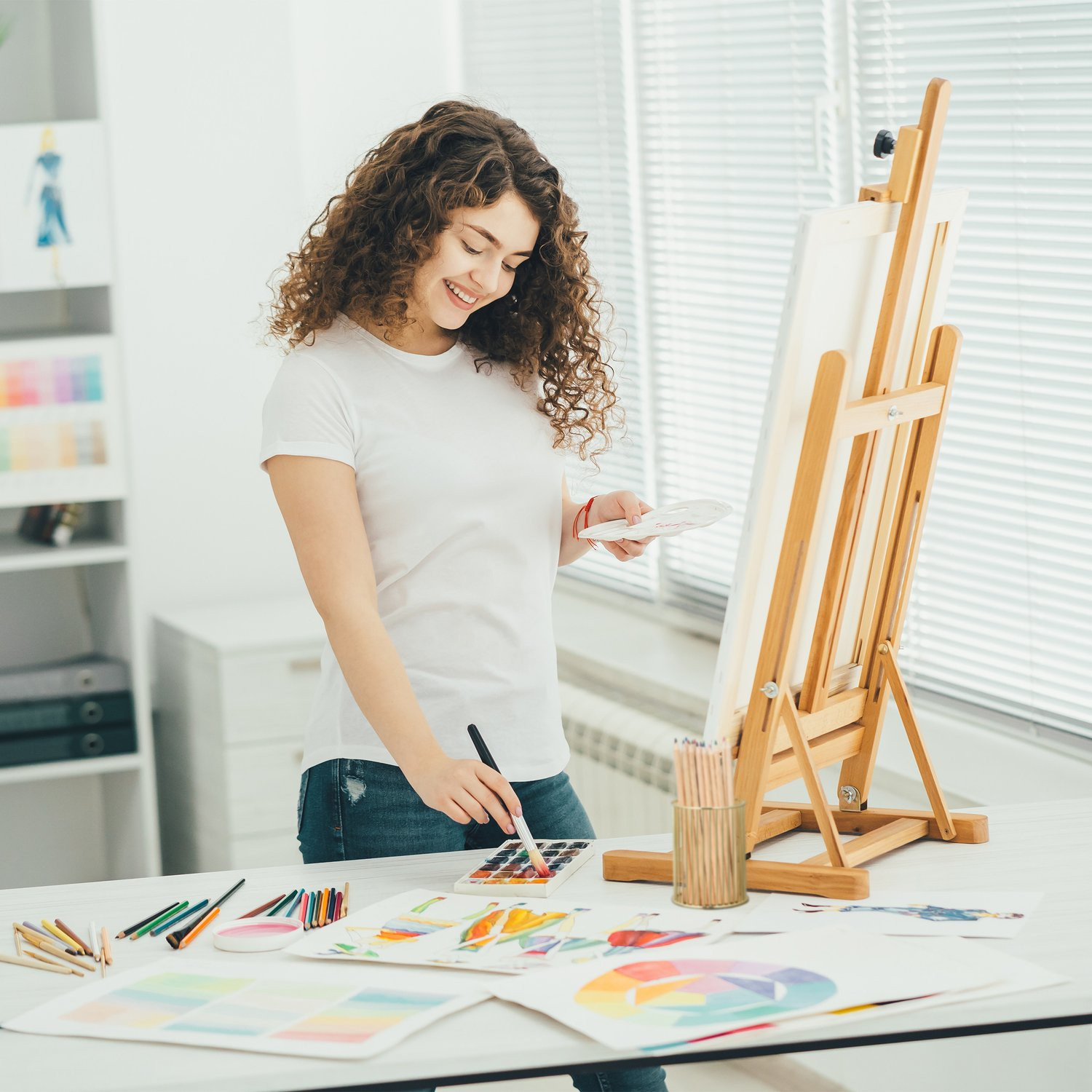 Supporto moderno per pennelli da trucco