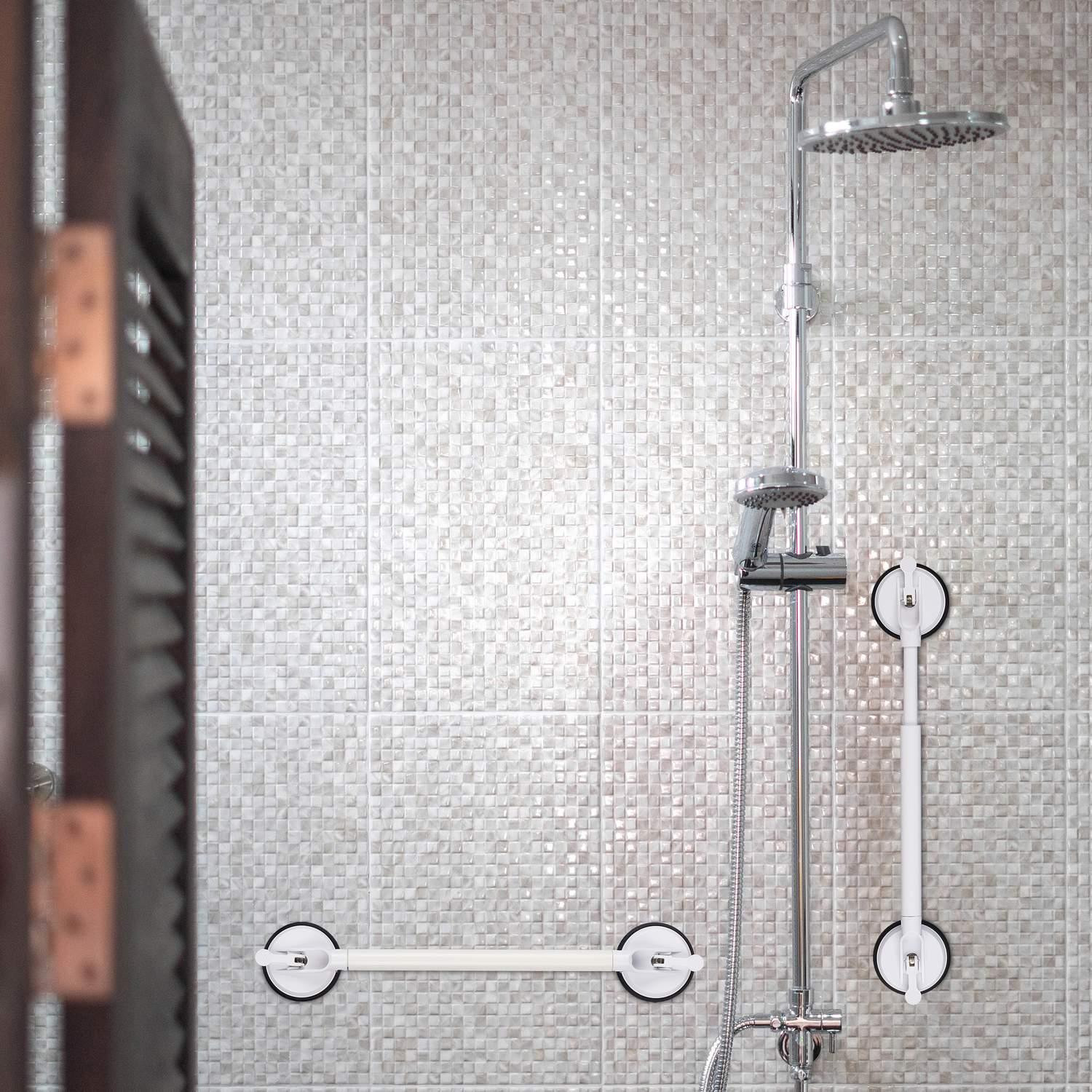 Retractable suction handle
