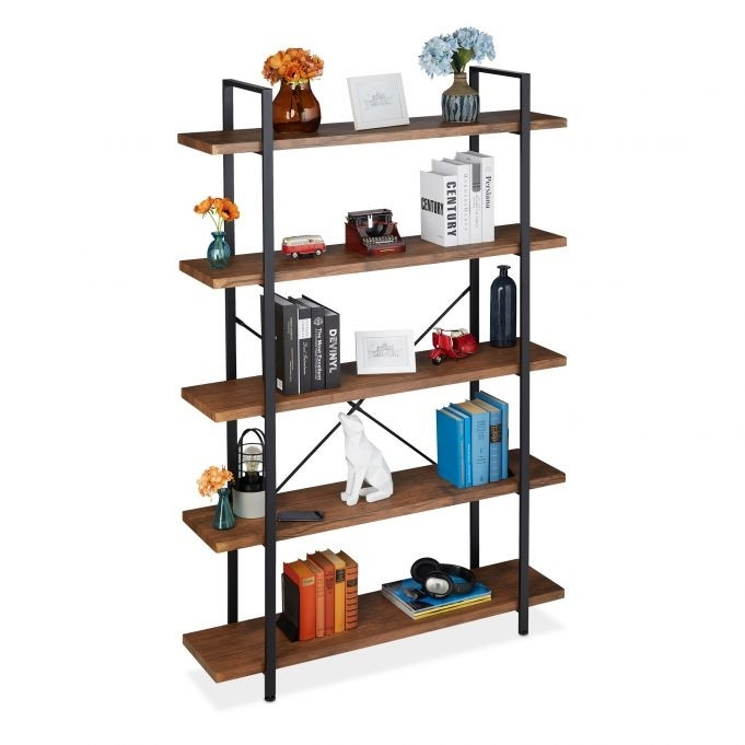 Librería con 5 estantes