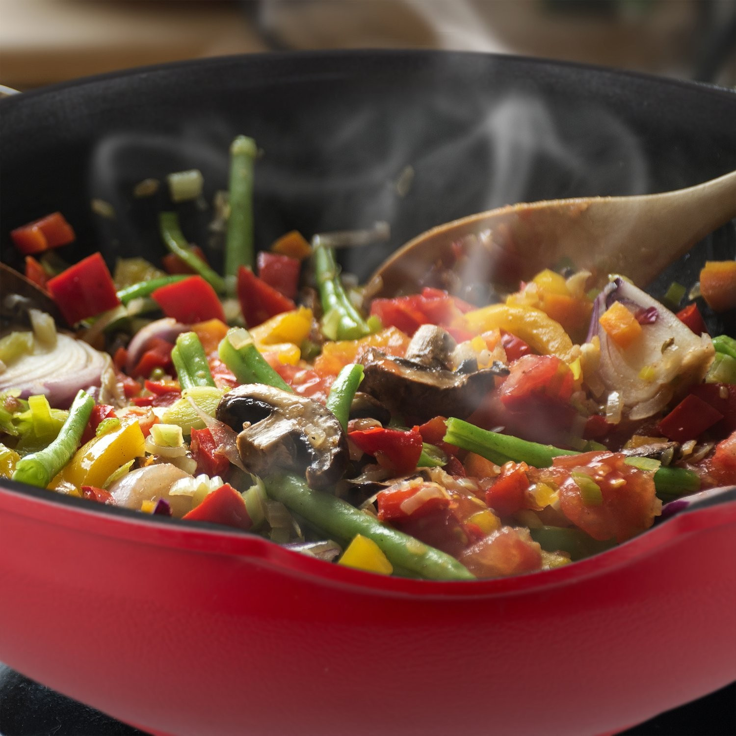 Wok rosso con coperchio