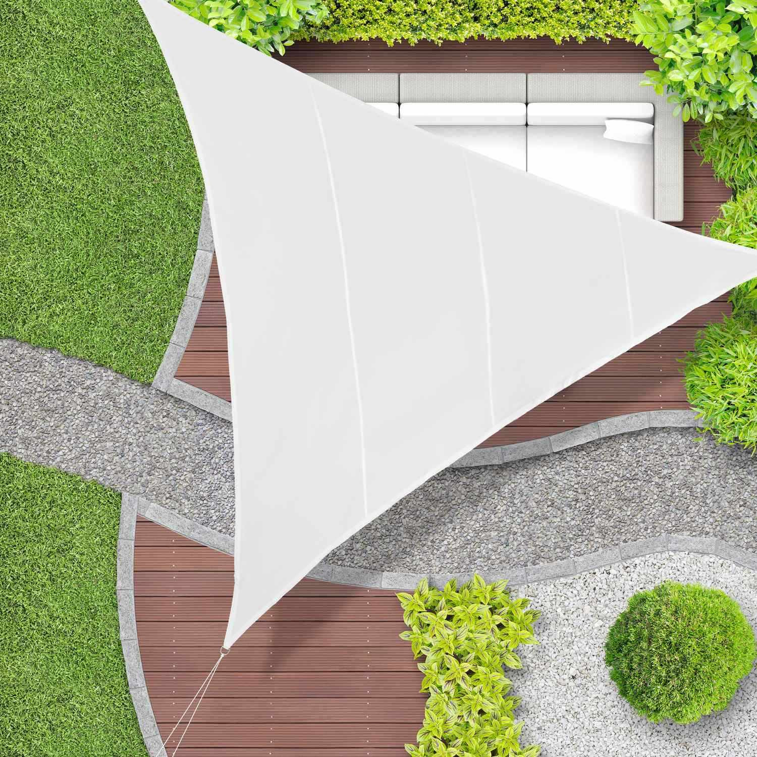 Vela solar triangular blanca