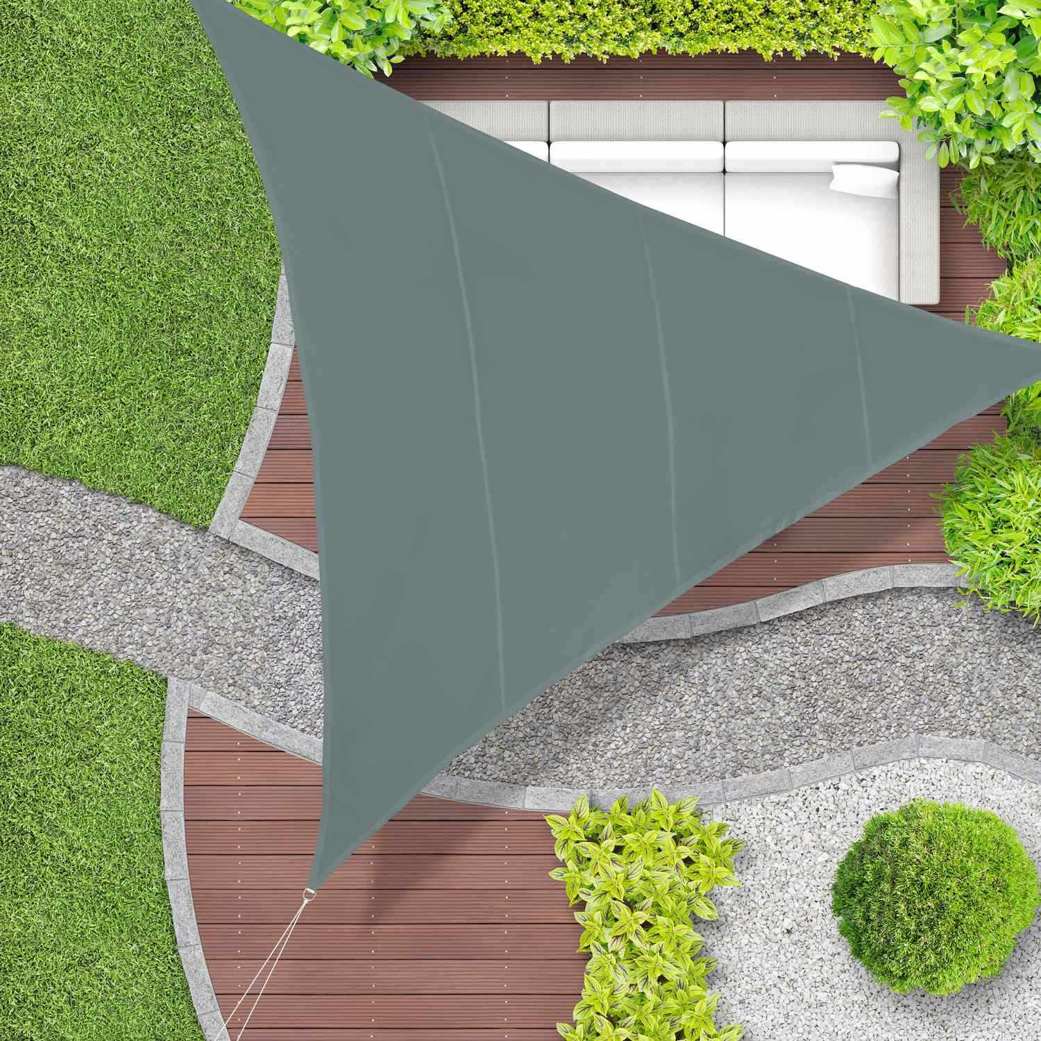 Vela solar triangular gris