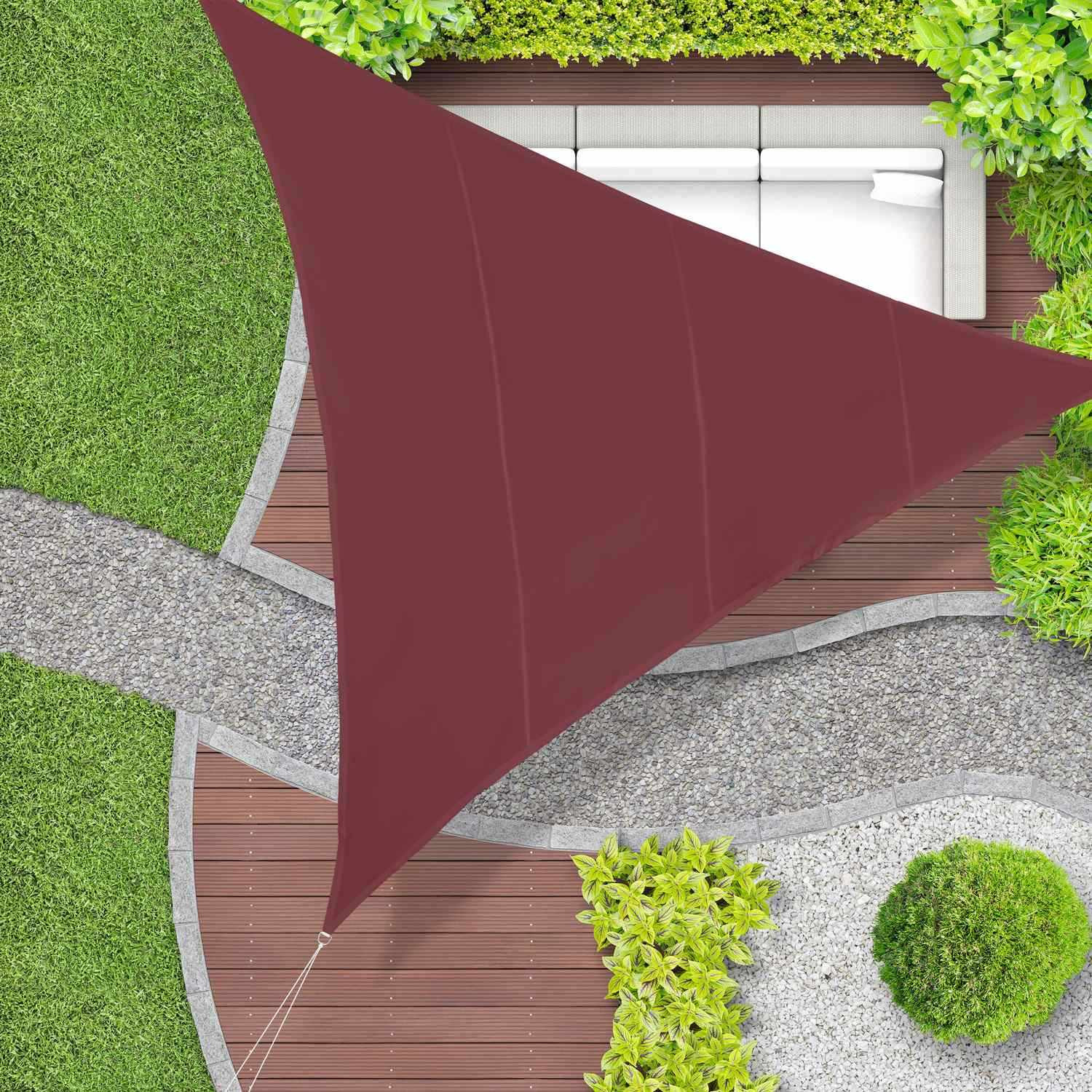 Vela solar triangular marrom-avermelhada