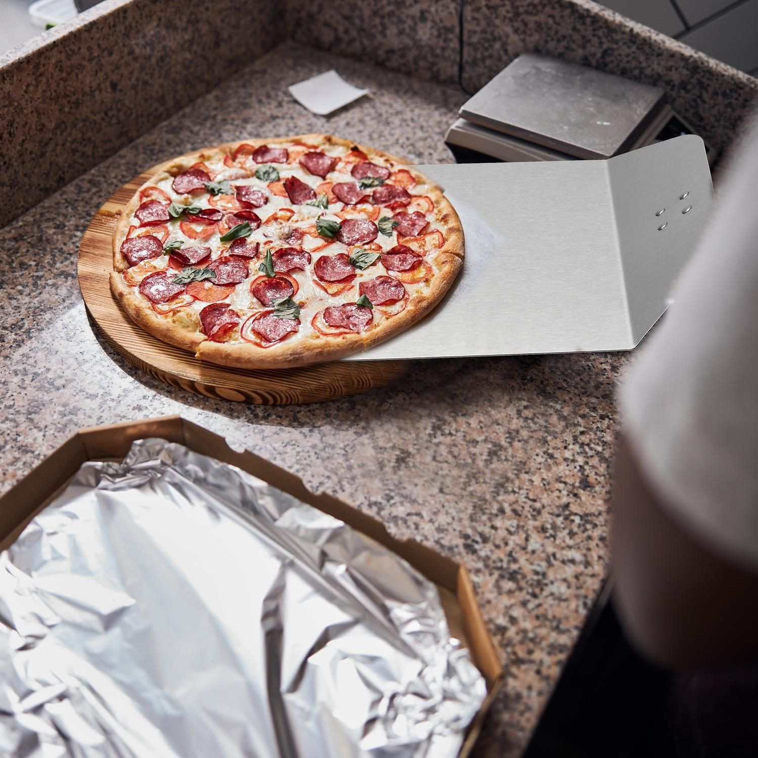 Pizzaschaufel mit Holzgriff