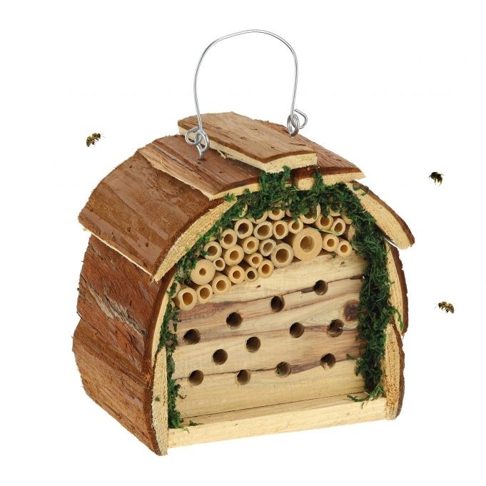 Hôtel à insectes avec mousse