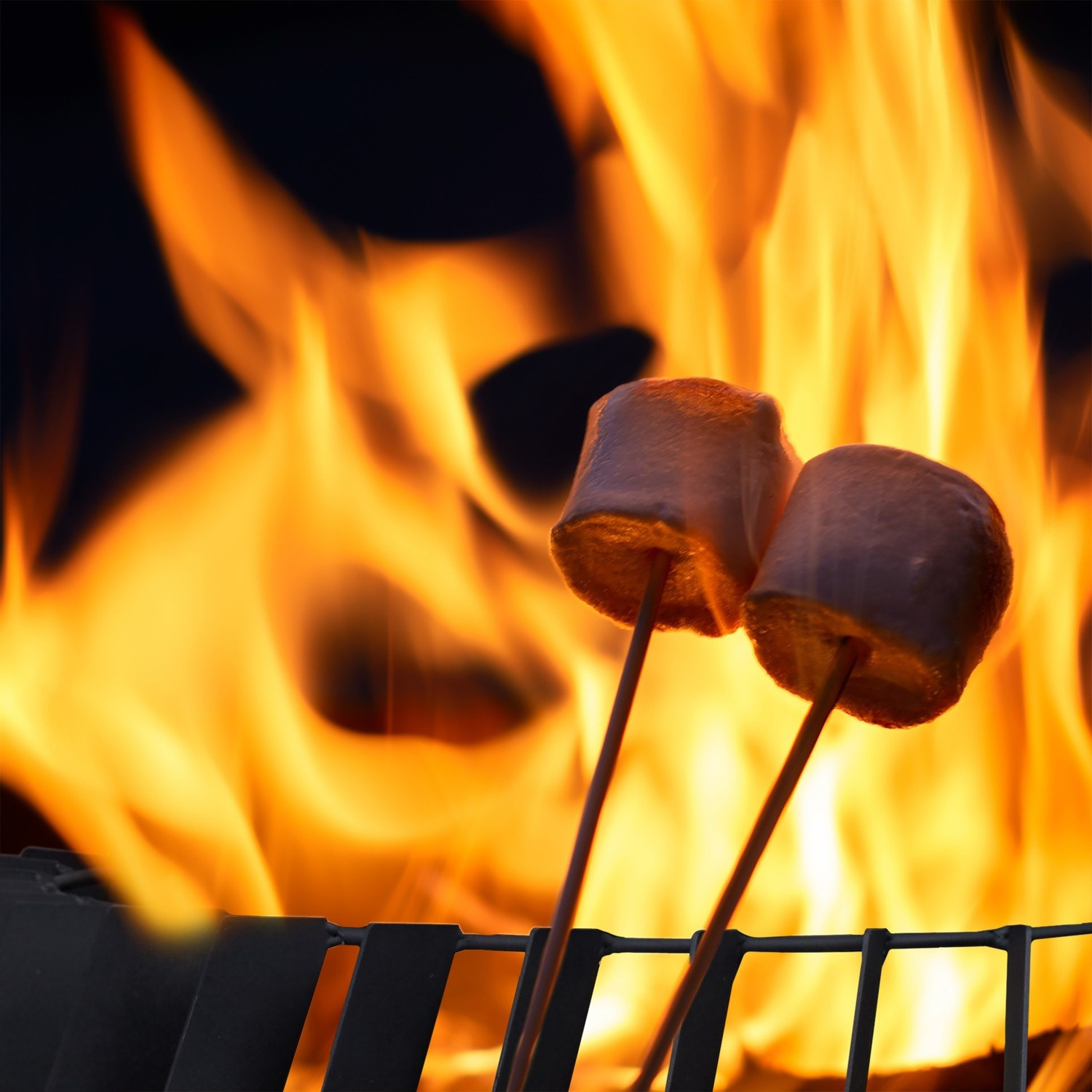 Feuerkorb mit Feuergabel