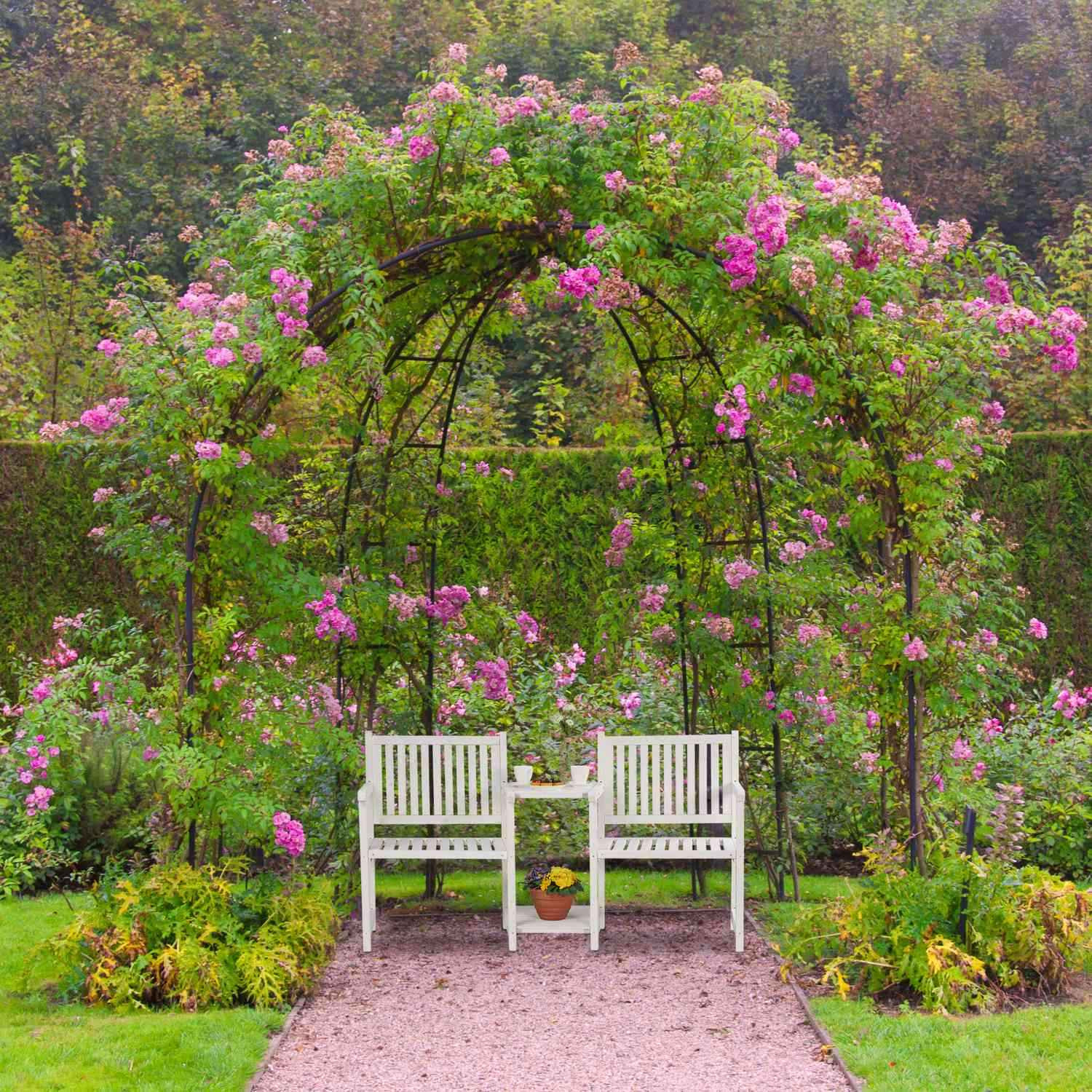 Banc de jardin blanc avec table