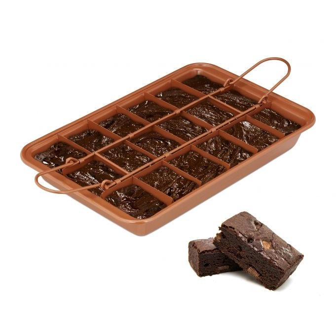 Forma para brownie com fundo elevável