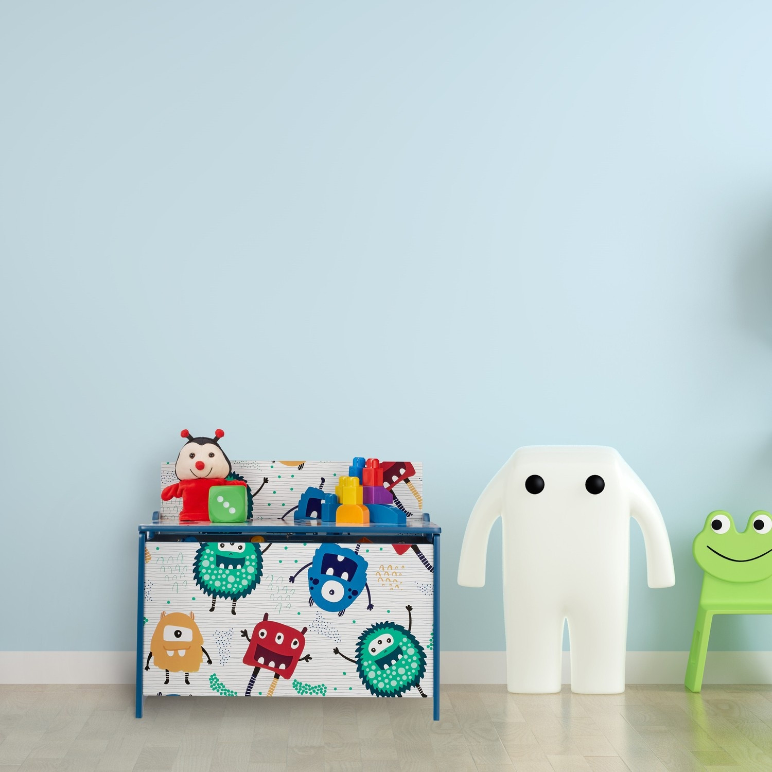 Caixa de brinquedos com monstros