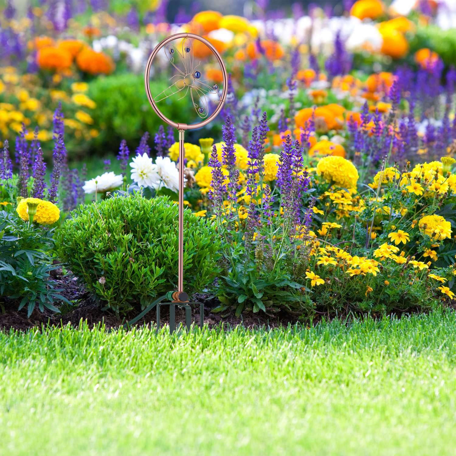 Irrigatore da giardino con libellula