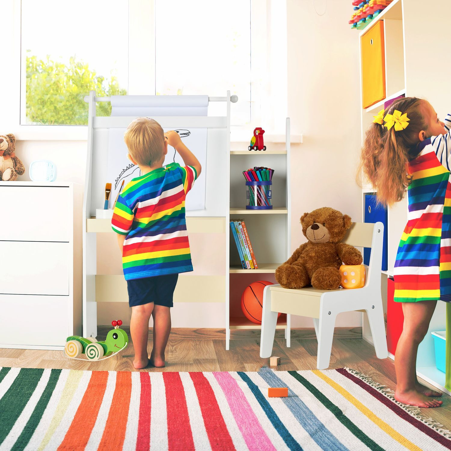 Tábua infantil com compartimento e cadeira