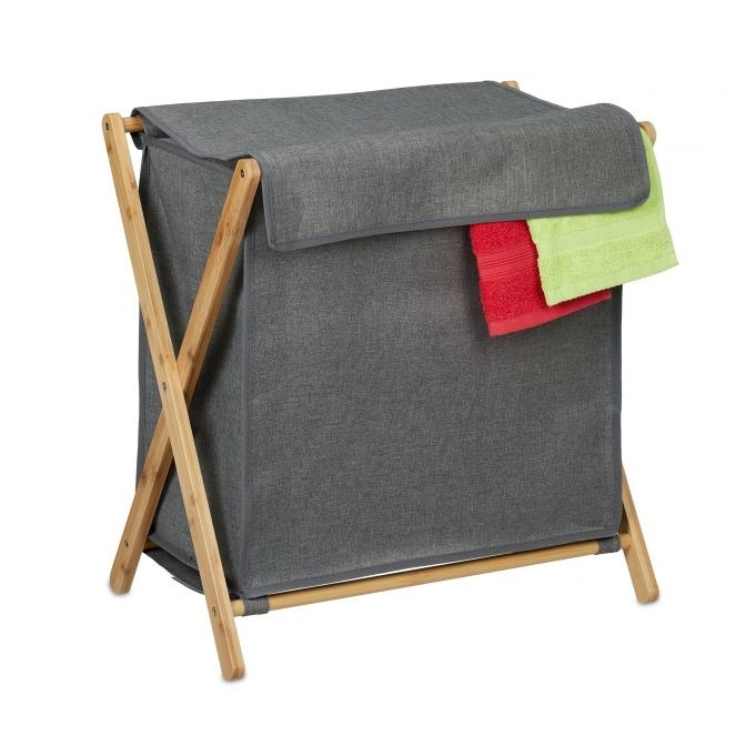 Collapsible laundry basket with lid
