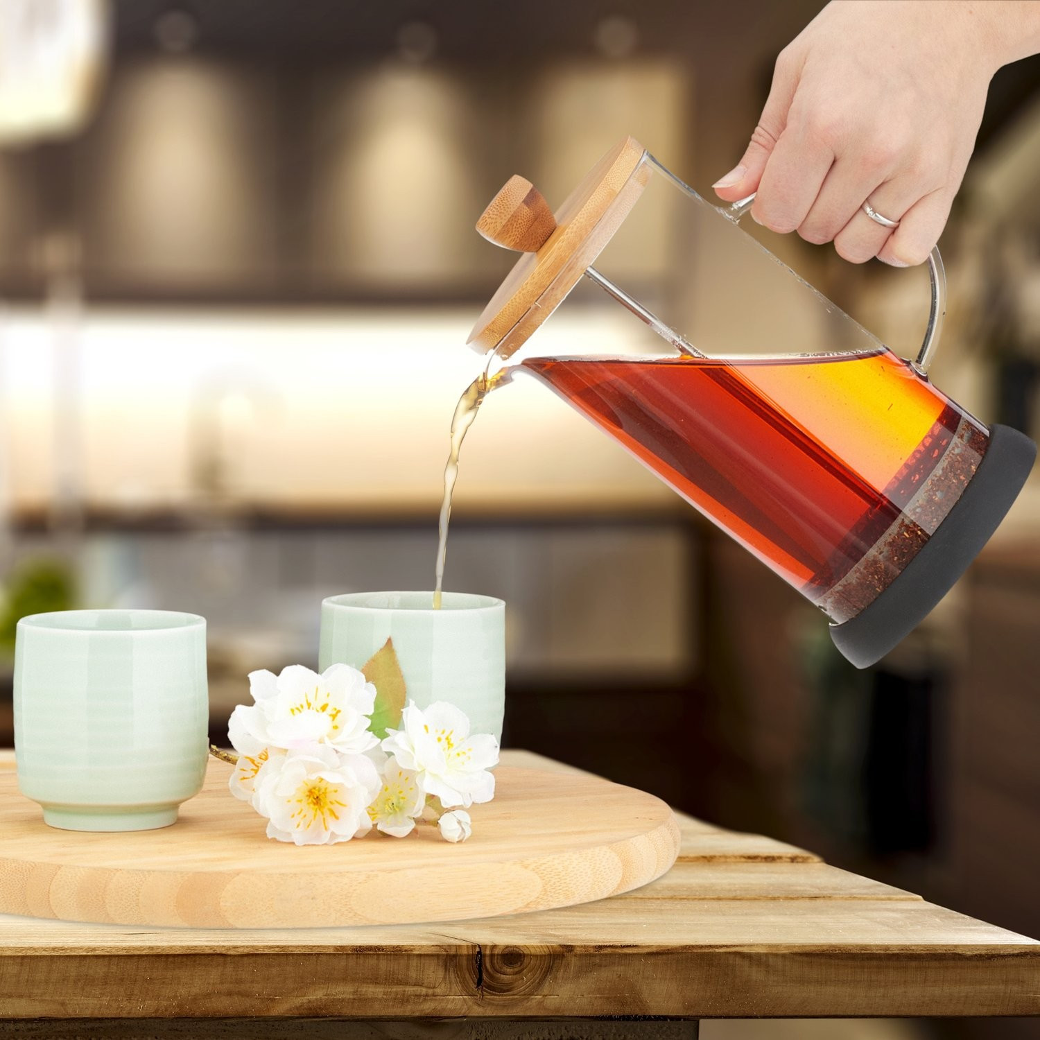 Cafeteira com tampa de bambu