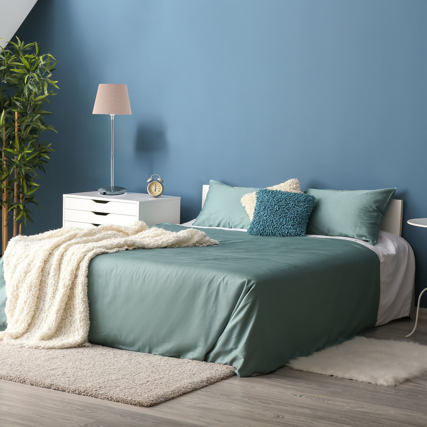 Flexible table lamp with fabric shade