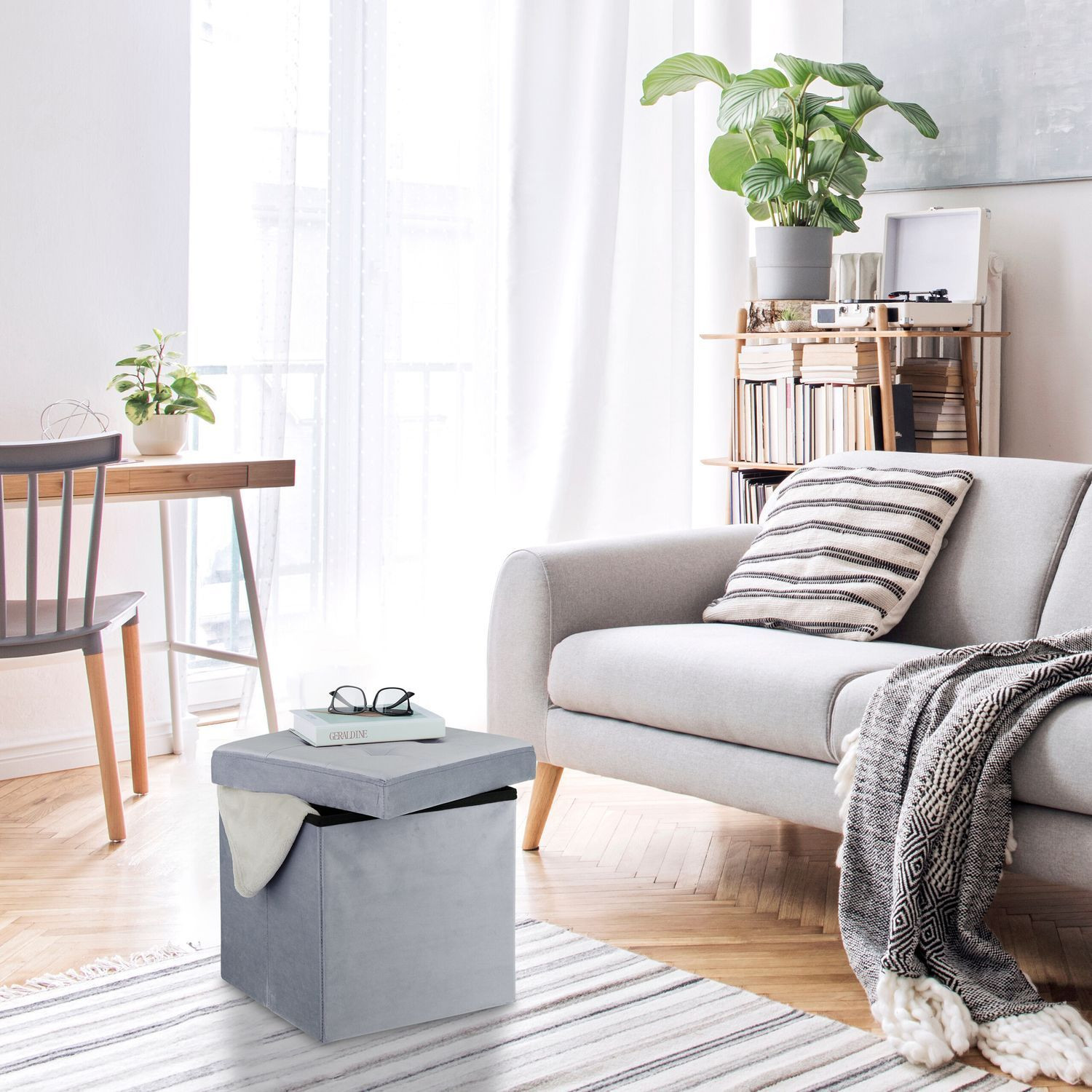 Tabouret en velours gris