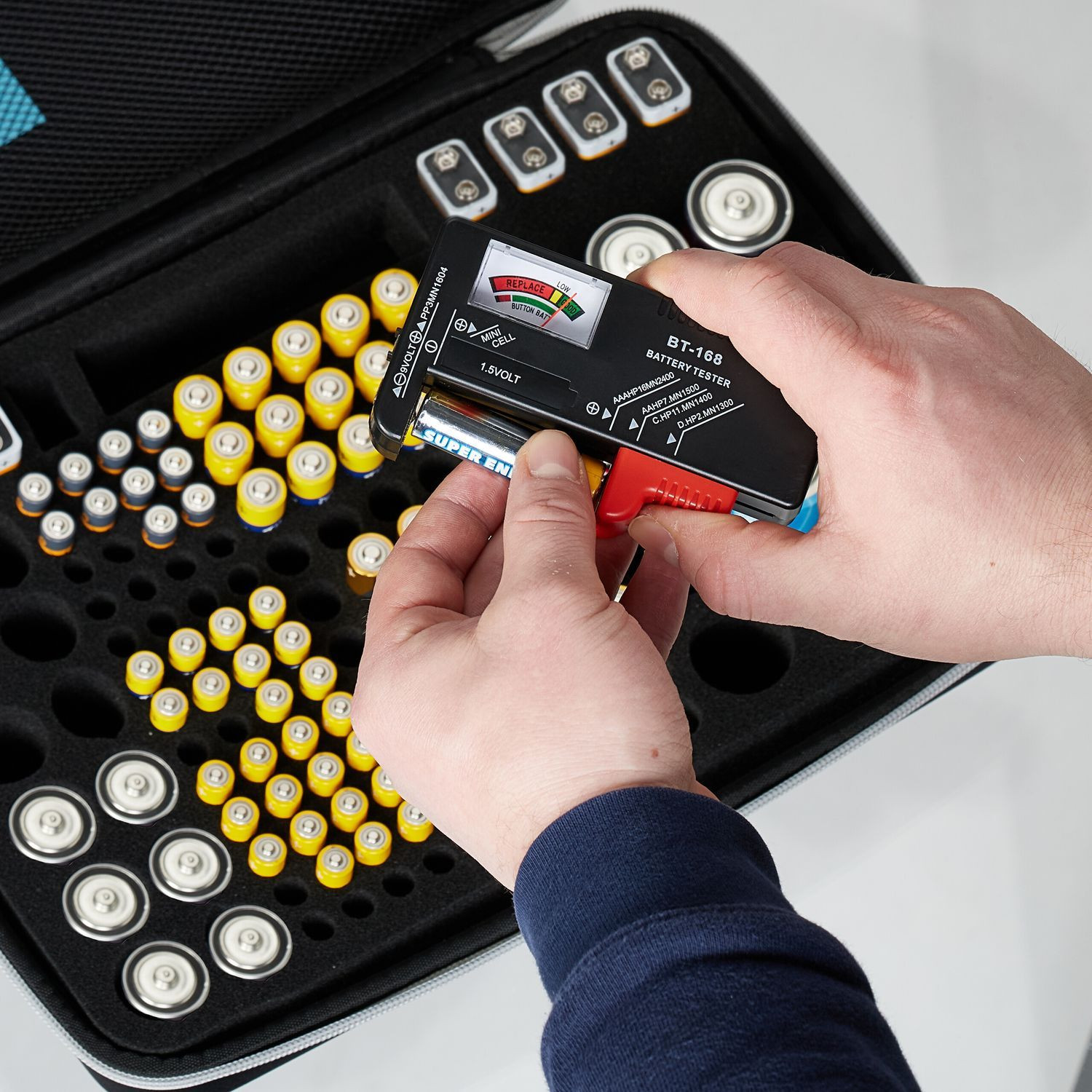 Batteriefach mit Tester
