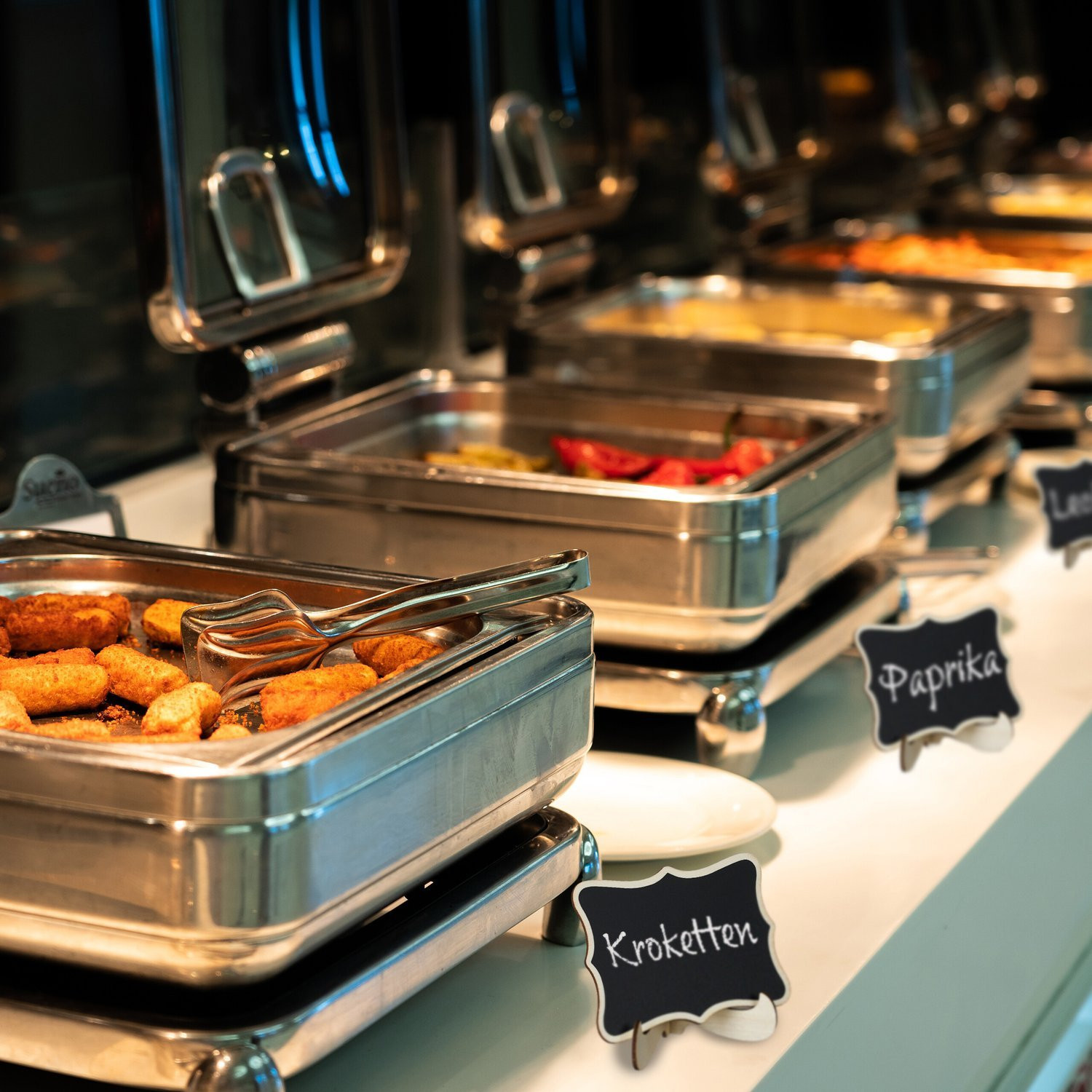 Ensemble de 30 panneaux de buffet
