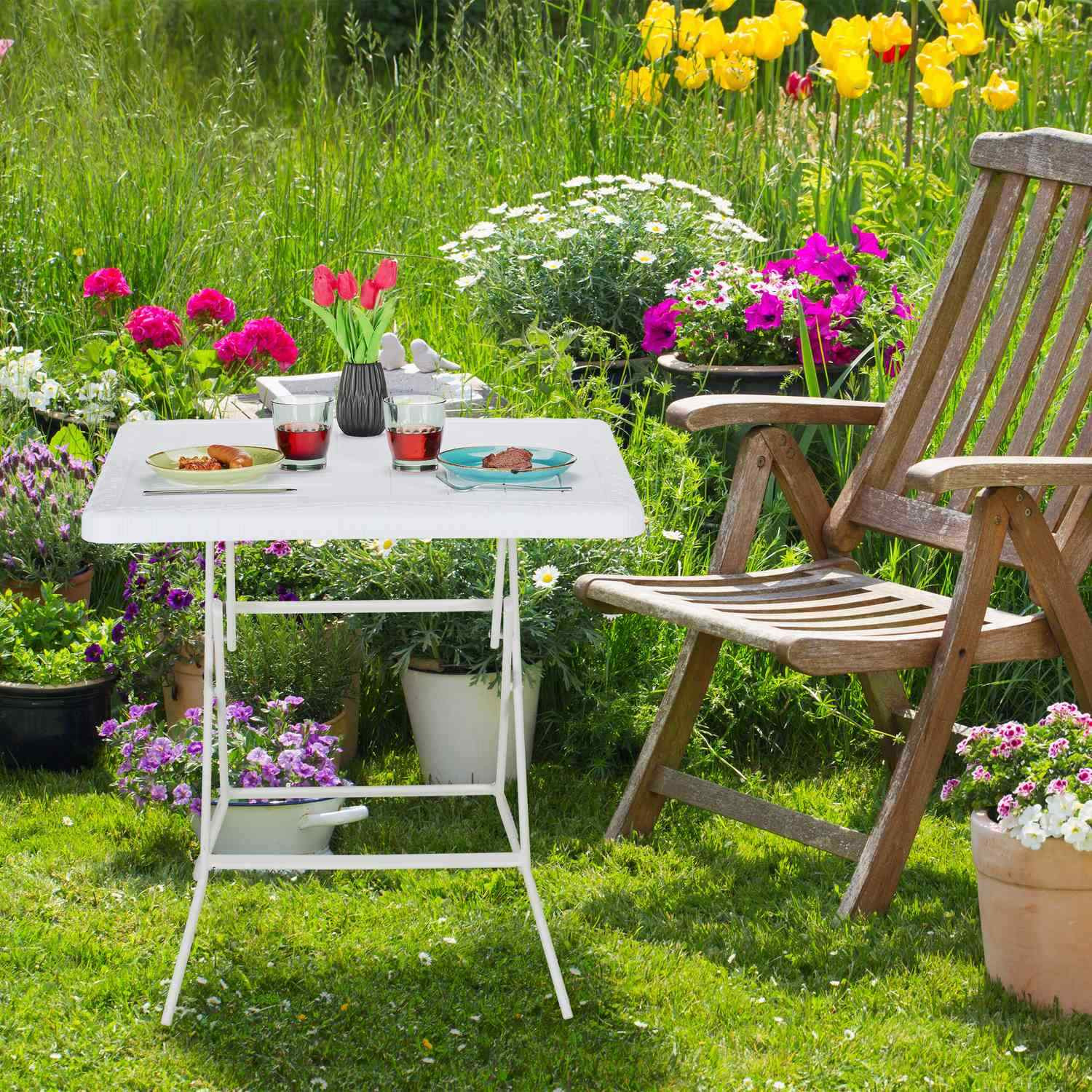 Gartentisch in Holzoptik