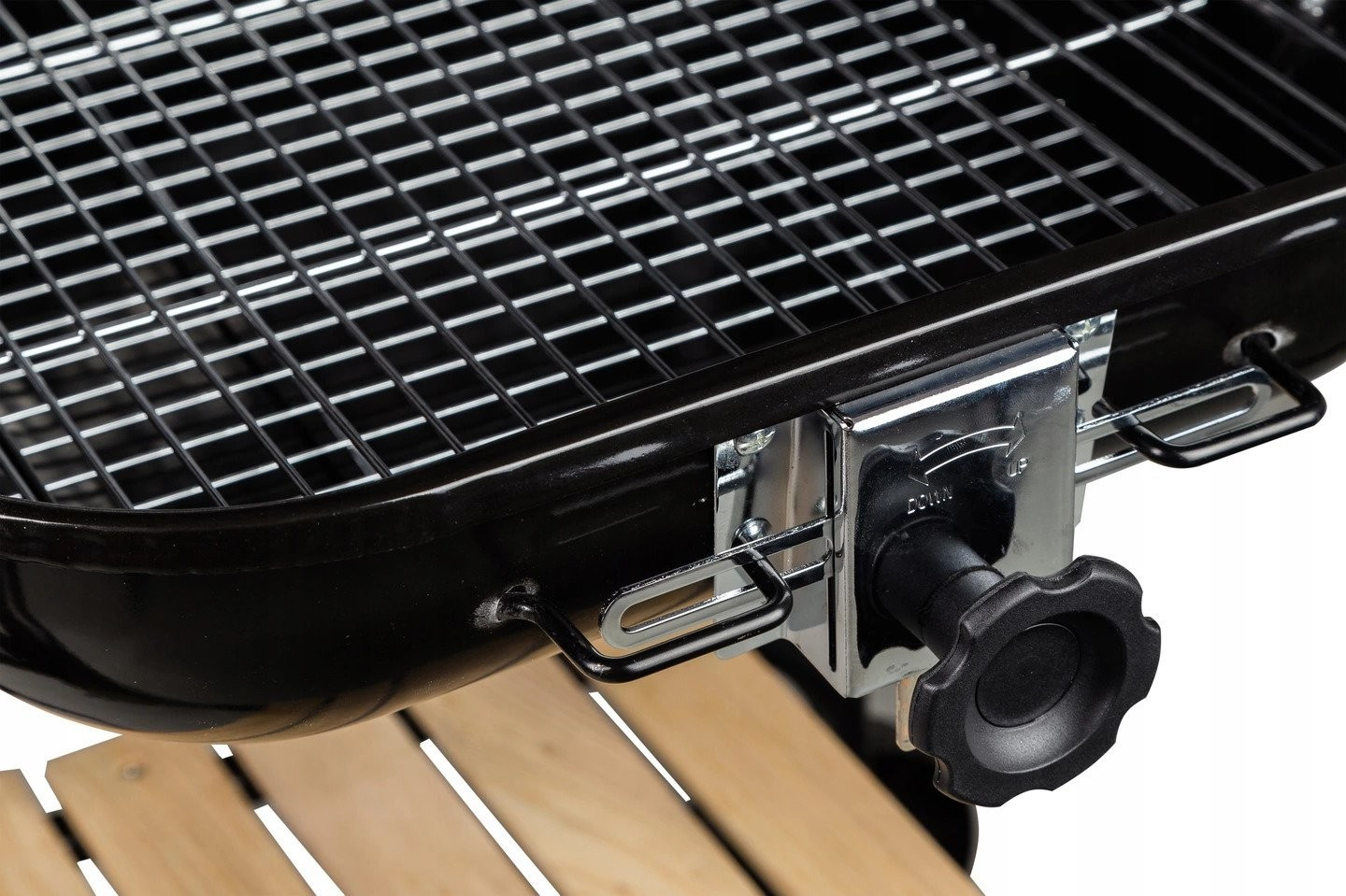Gartengrill mit Deckel und Ablagen