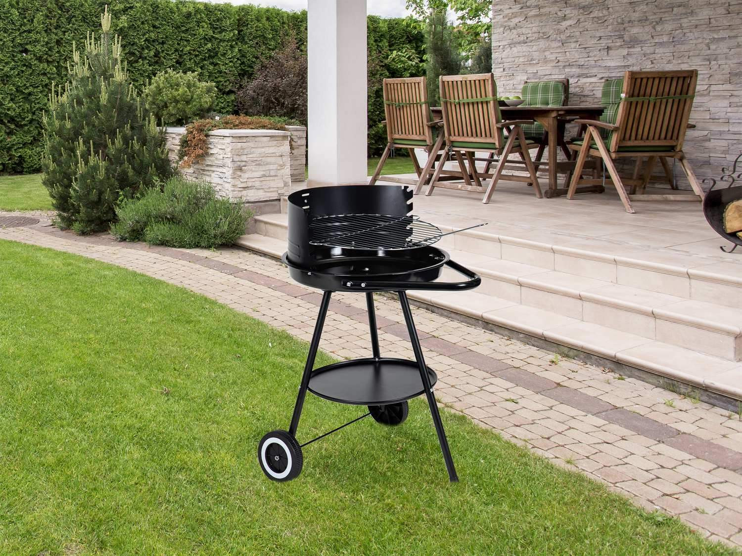 Stabiler Gartengrill mit verstellbarem Gitter