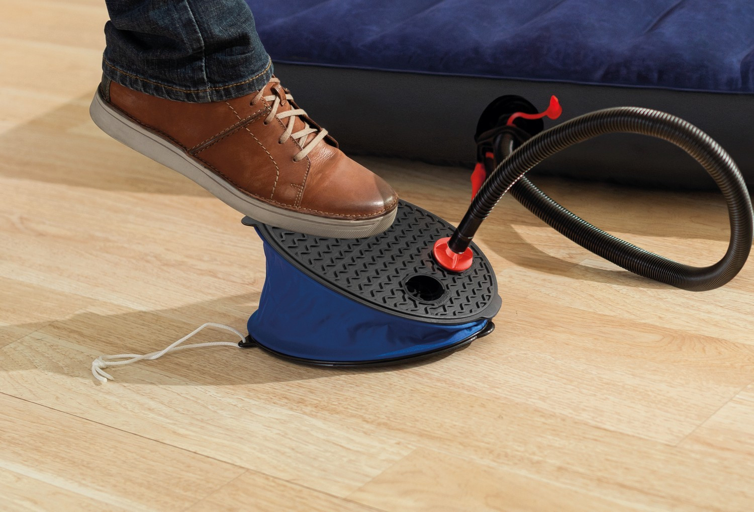 Foot pump with pump-down function and 3 nozzles