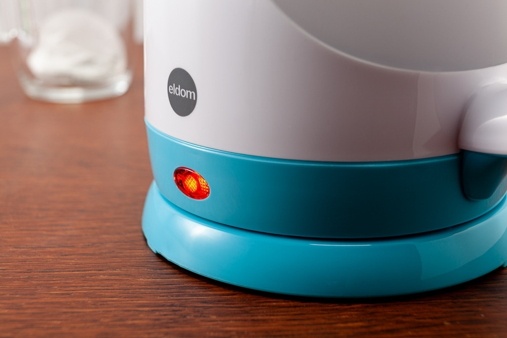 Compact Kettle 0.9L, 1200W, Secure Base