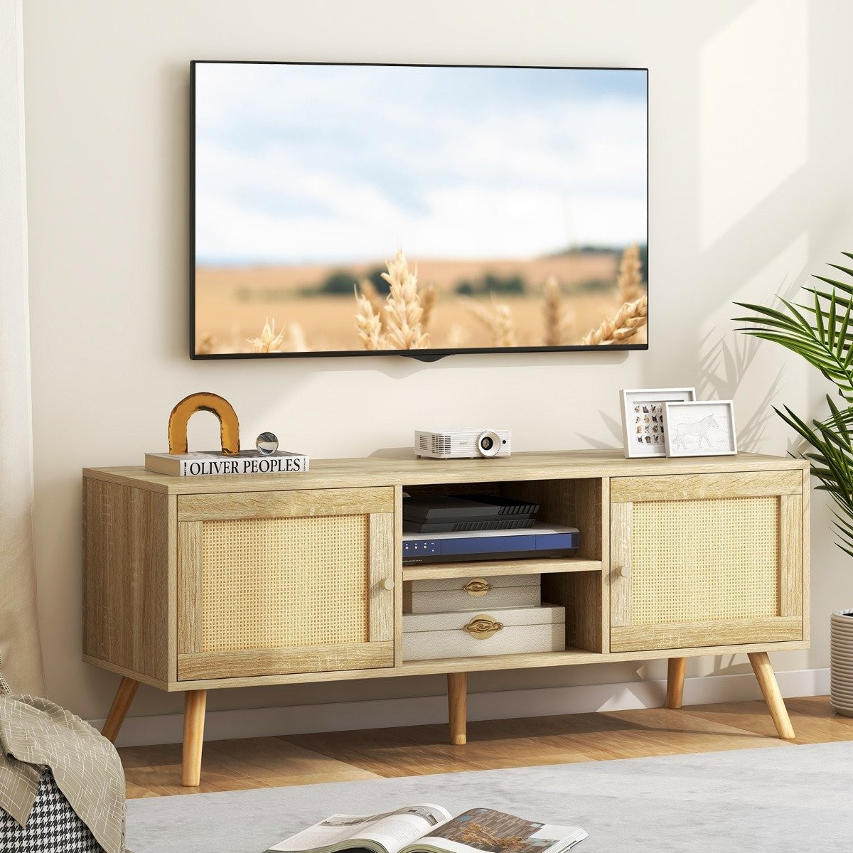Móvel TV de rattan com 2 portas e compartimentos abertos para TVs d...
