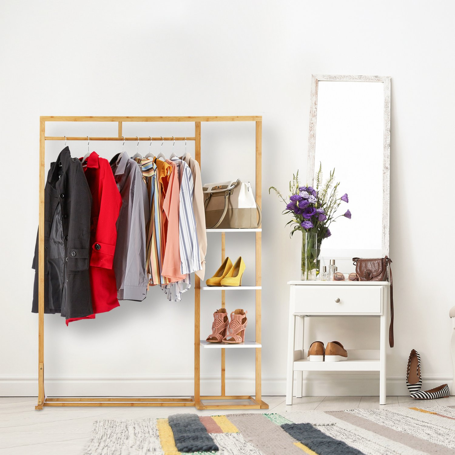 Garderobe aus Bambus und MDF