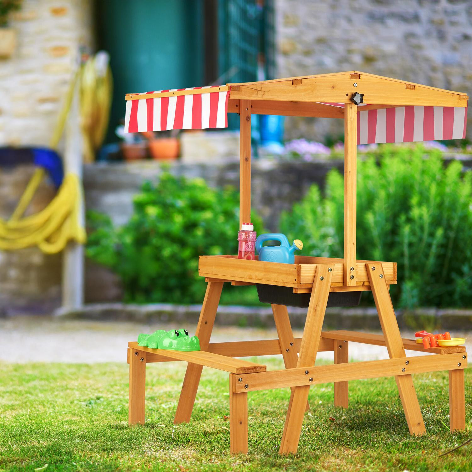 Tavolo da gioco esterno con parasole