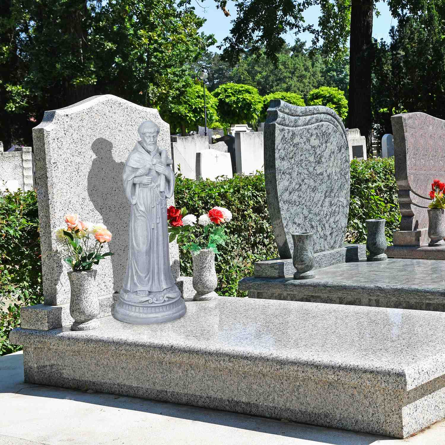 Religiöse Gartenstatue