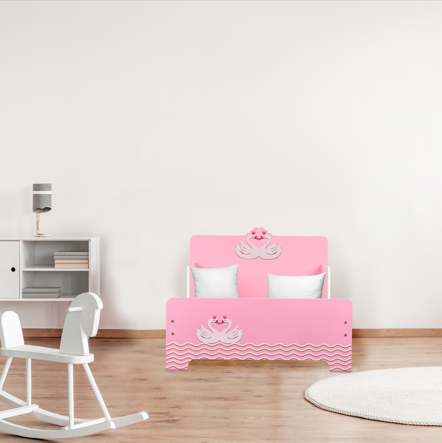 Cama infantil com design de cisne
