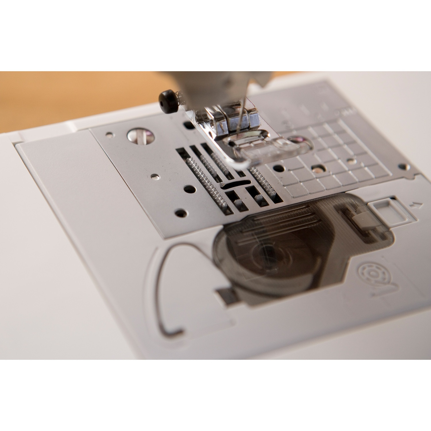 Machine à coudre électronique, 100 points, écran LCD, bras libre