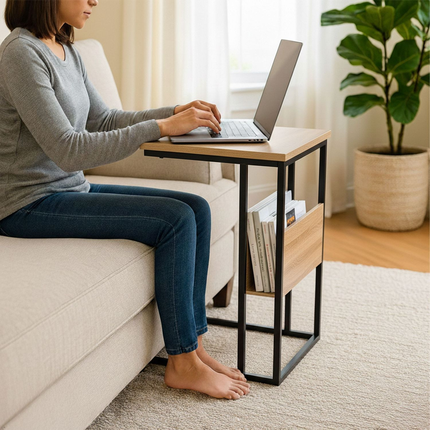 Mesa lateral com prateleira e compartimento – Madeira e metal