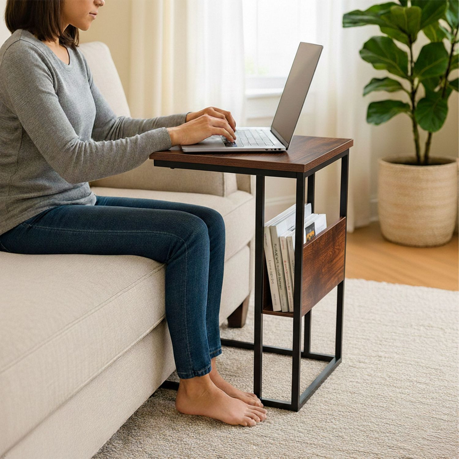Mesa lateral com prateleira e compartimento – Madeira e metal