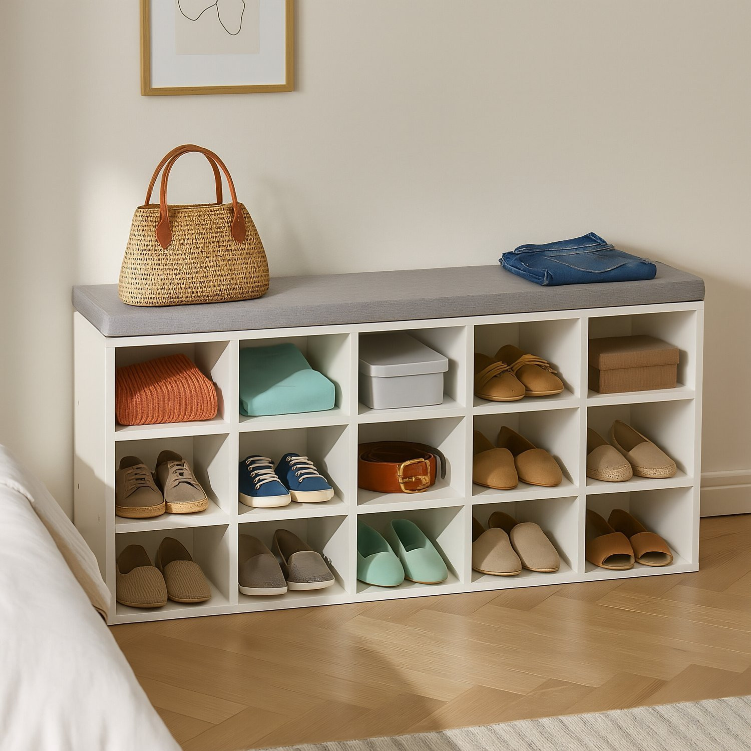 Banco de sapatos com assento acolchoado e compartimentos de armazen...