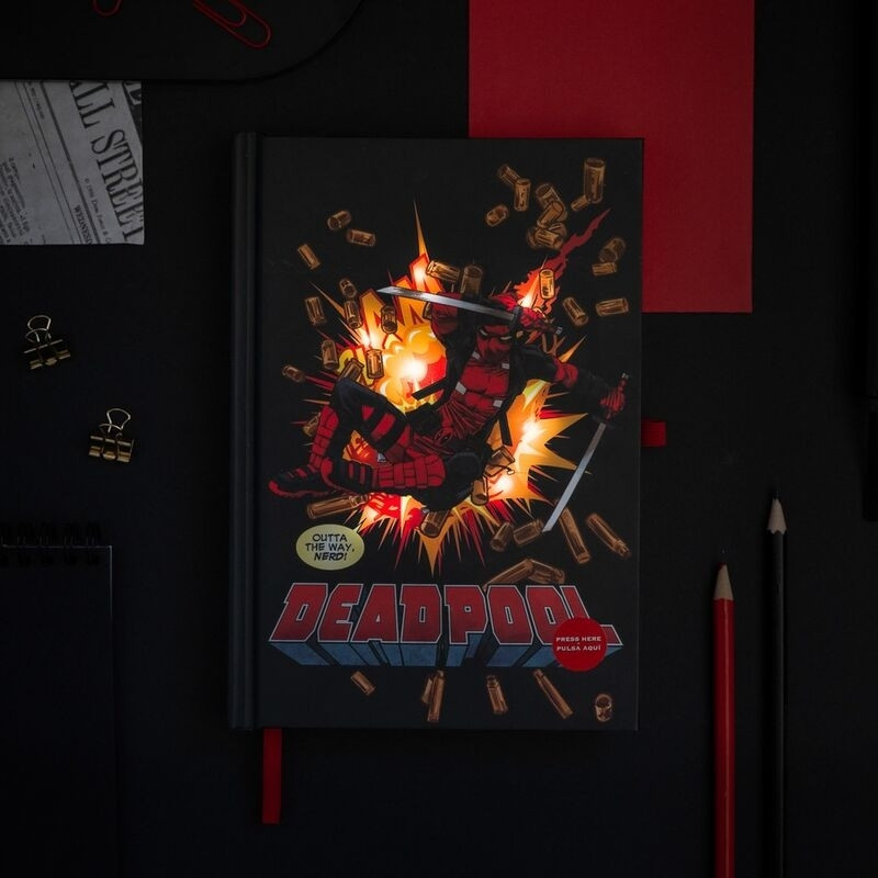 Cuaderno Deadpool A5 Premium LED con cubierta iluminada
