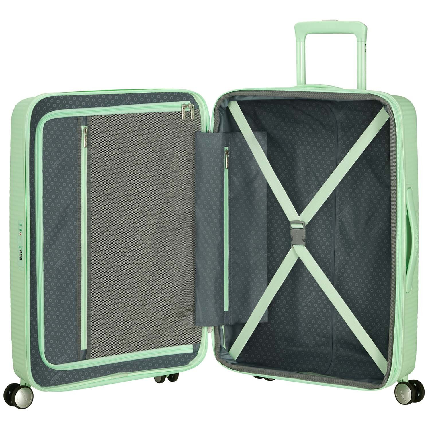 Medium Pastel Green Suitcase – 67cm Spinner