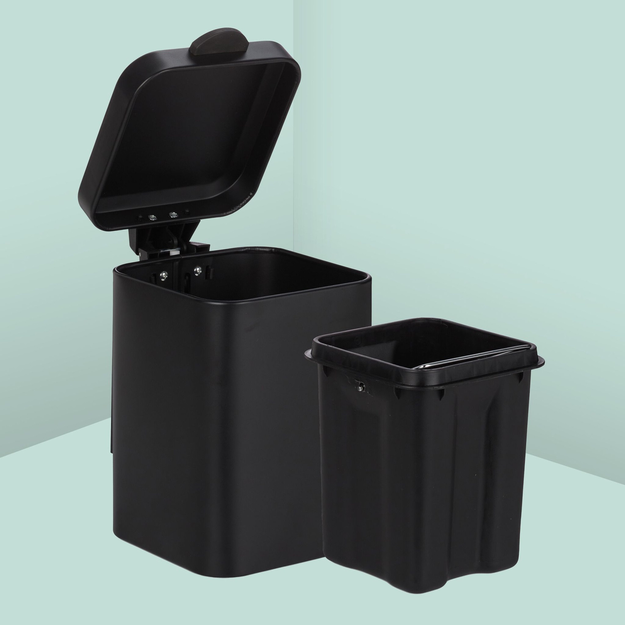 Wall Mounted Bathroom Bin 3 Litres