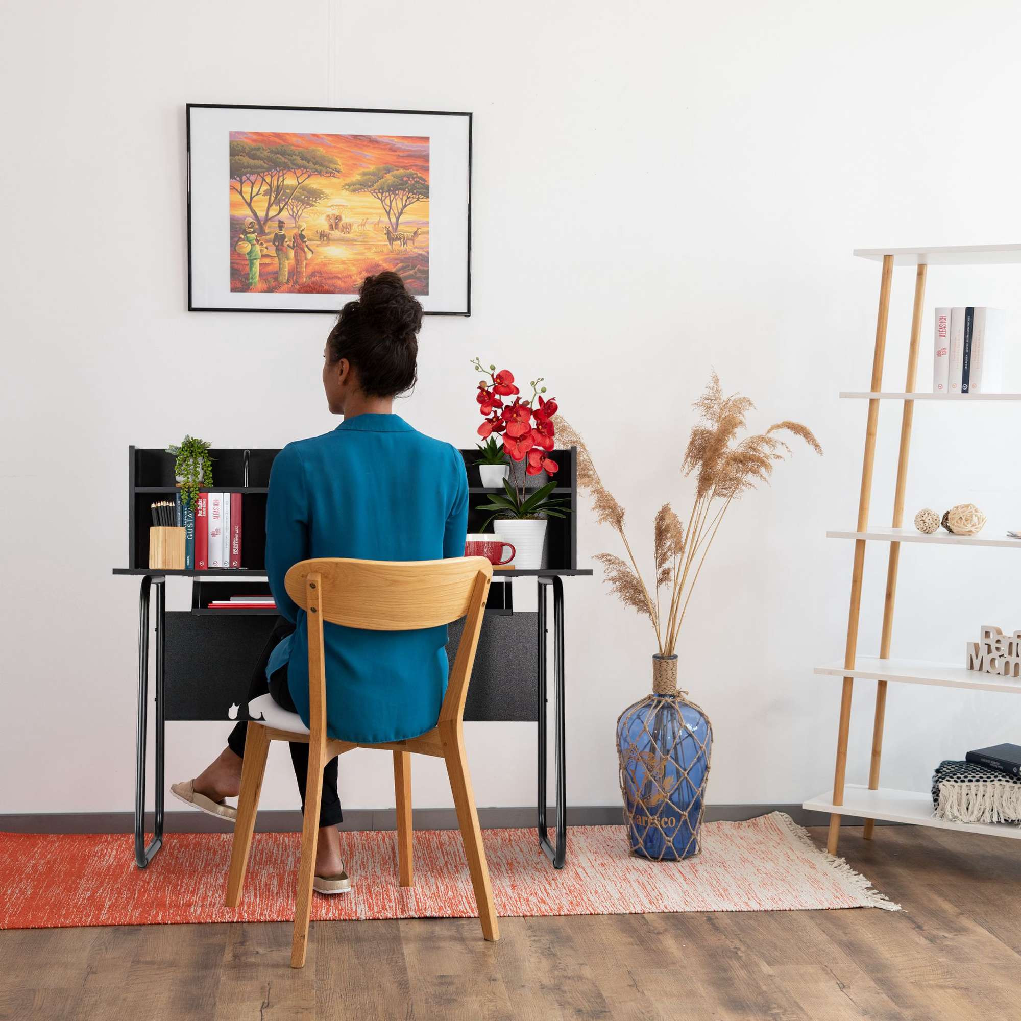 Bureau met planken