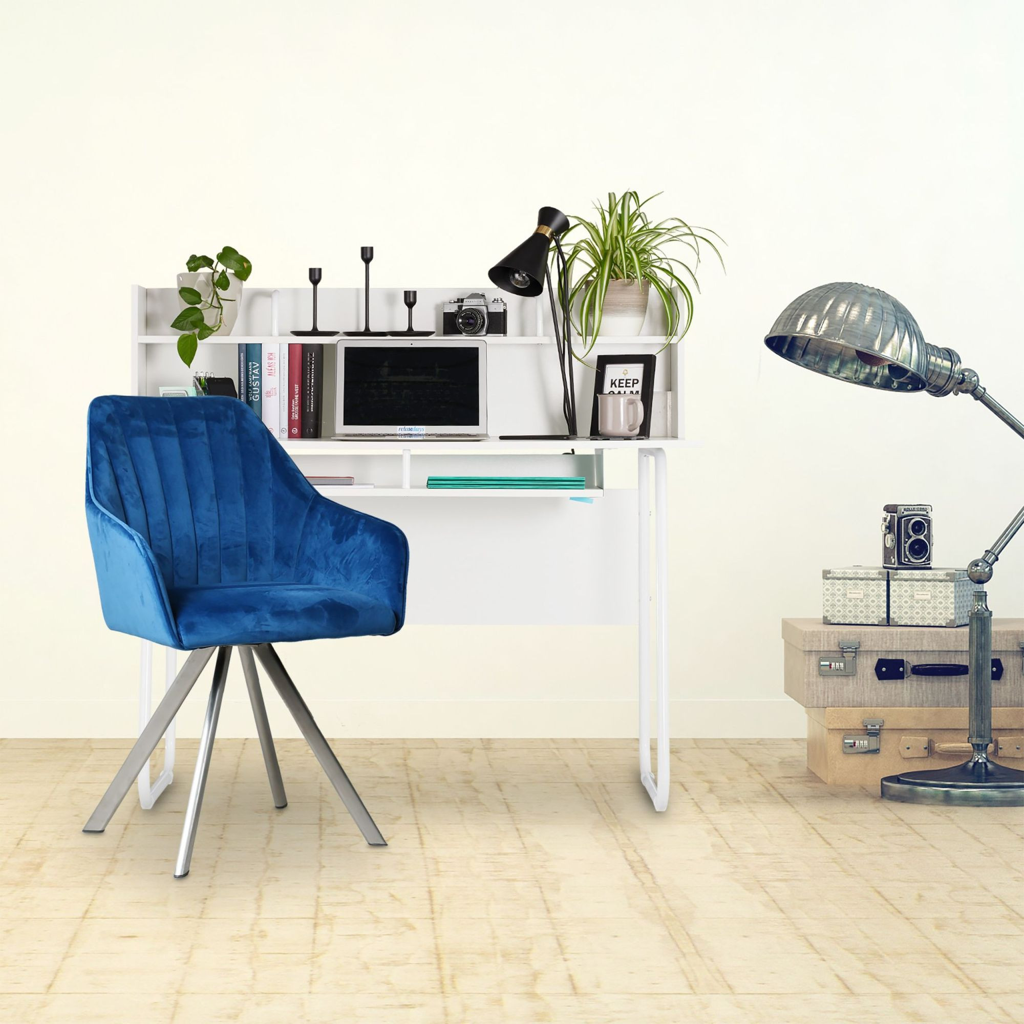 Bureau met planken