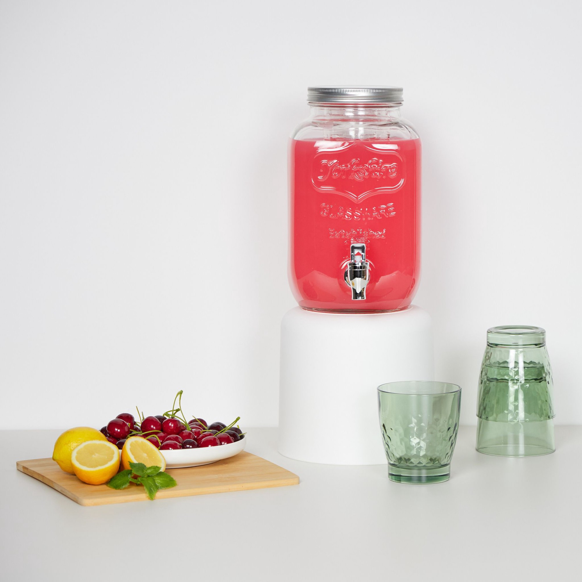 Drankdispenser met inzetstuk