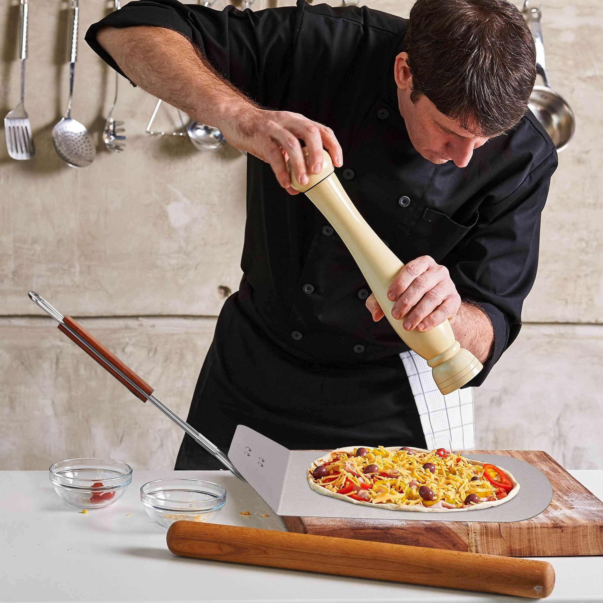 Pizzaschieber mit Holzgriff