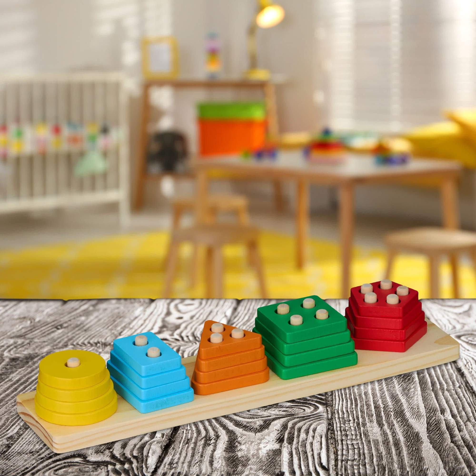 Classificando e empilhando brinquedos