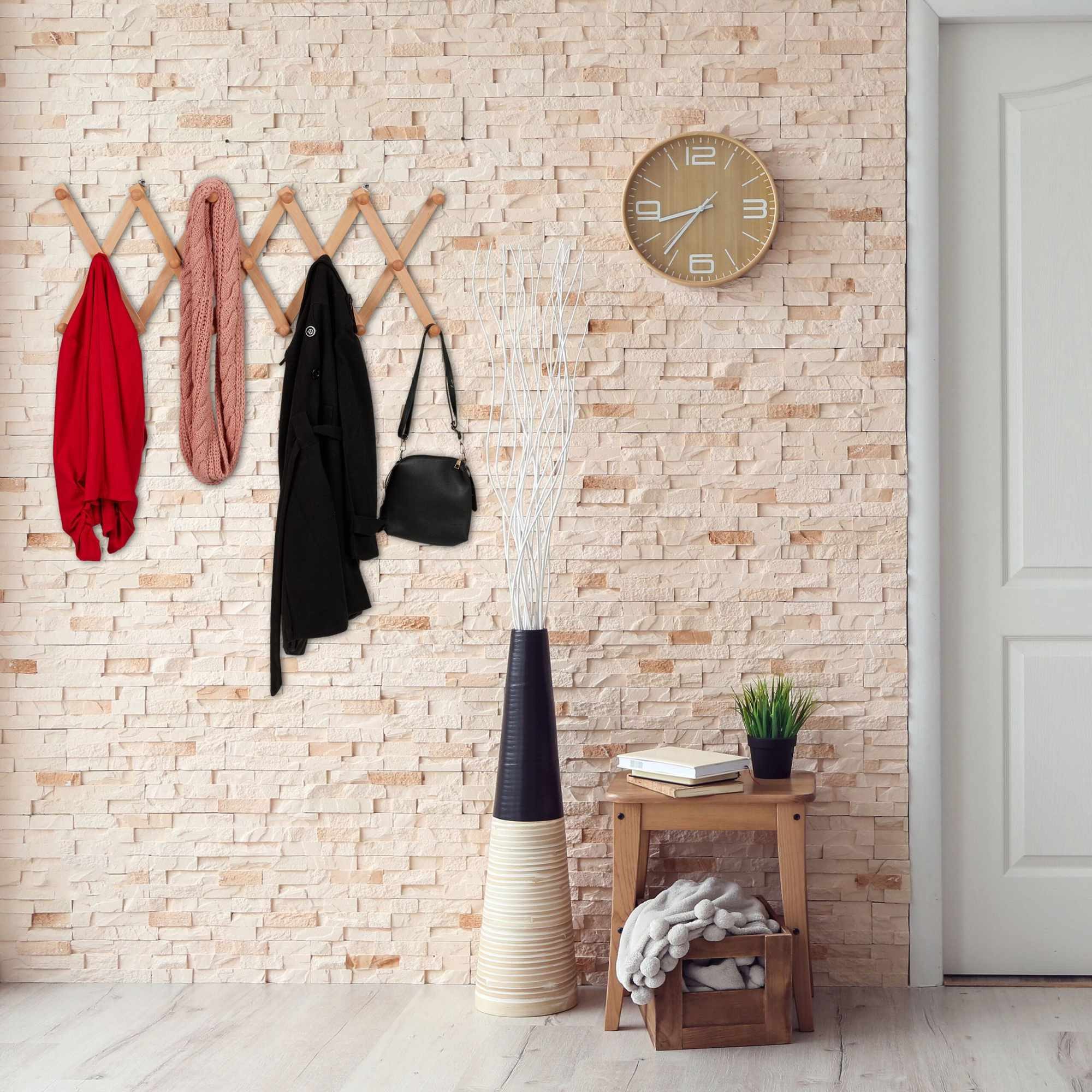Perchero de pared retráctil de madera