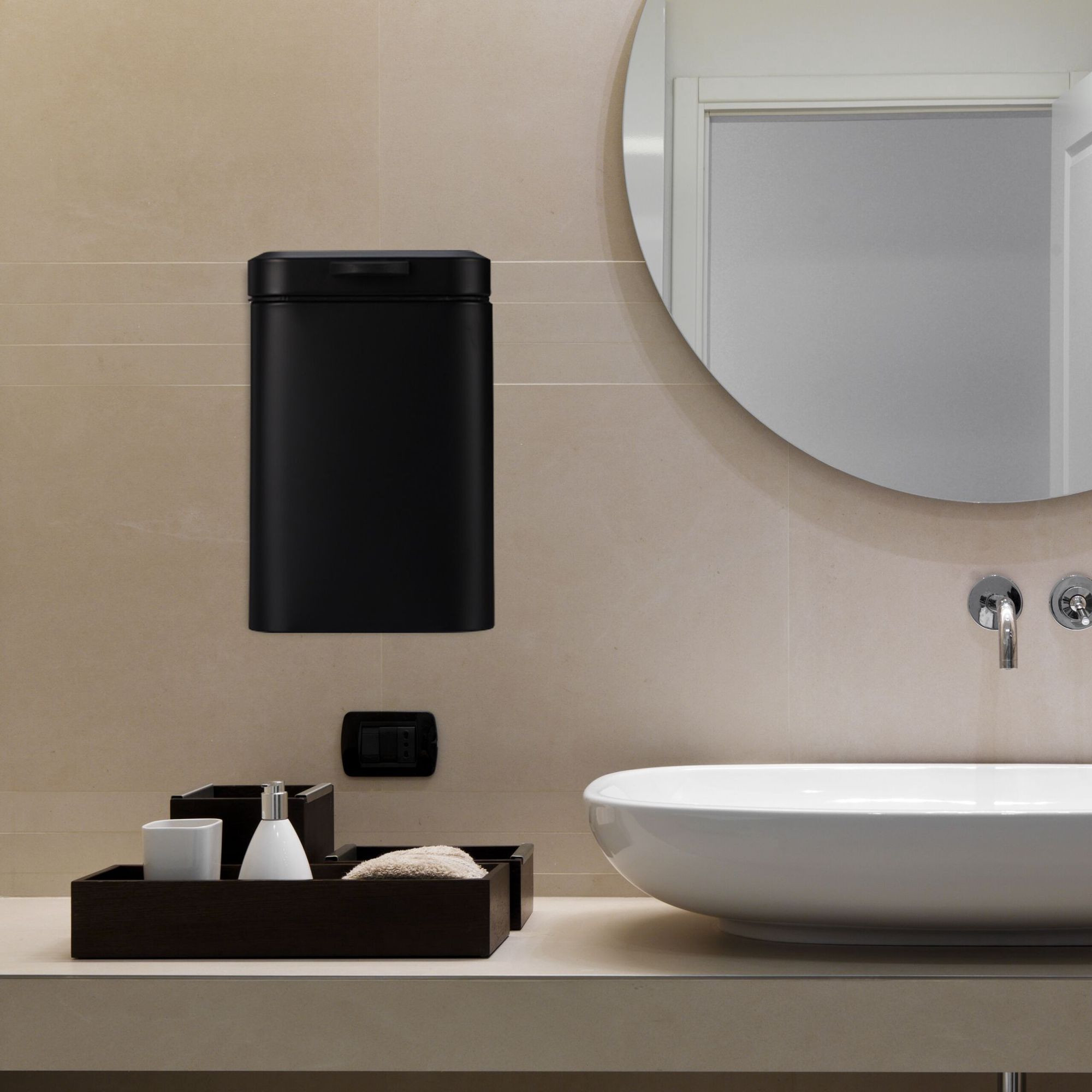 Wall-mounted cosmetics container 6 liters
